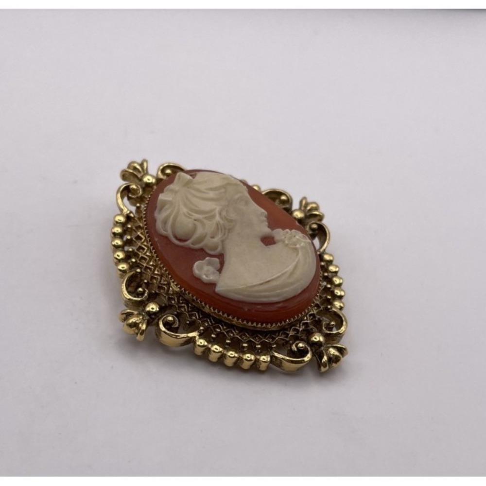Vintage Avon Cameo Locket Brooch - Picture 7 of 7